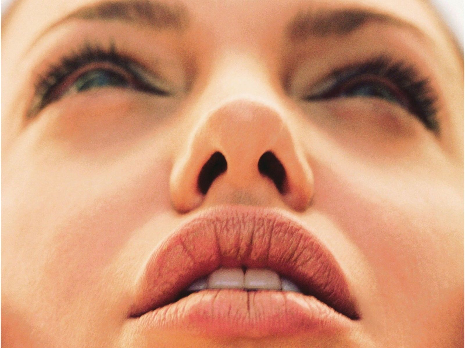 Анджелина Джоли рот губы