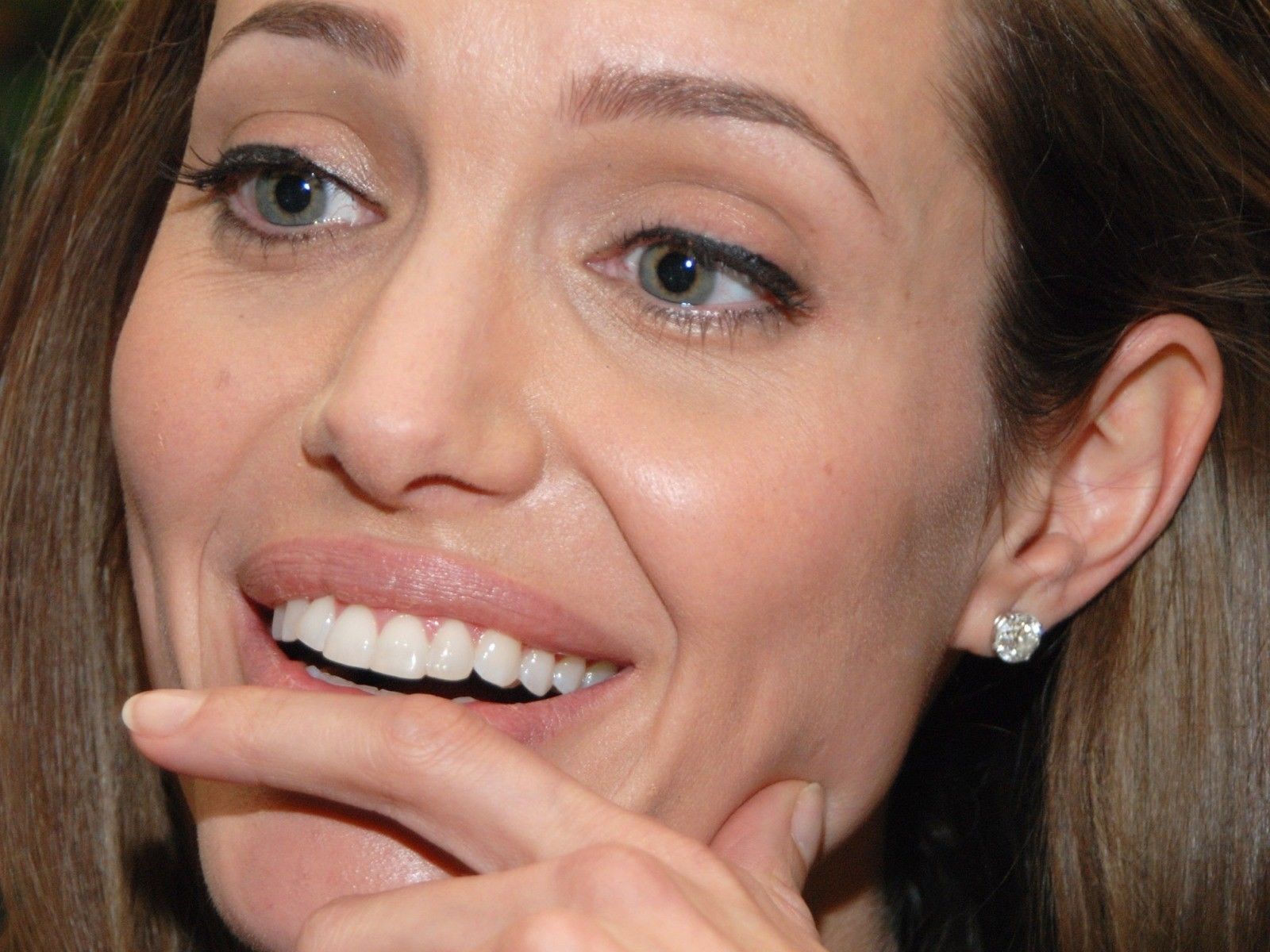 Анджелина Джоли зубы