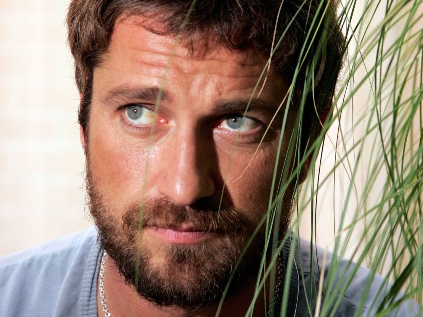 Gerard butler. Джерард Батлер. Джерард Батлер фотосессия 2018. Джеральд Батлер молодой. Андре Морек Джерард Баттлер.