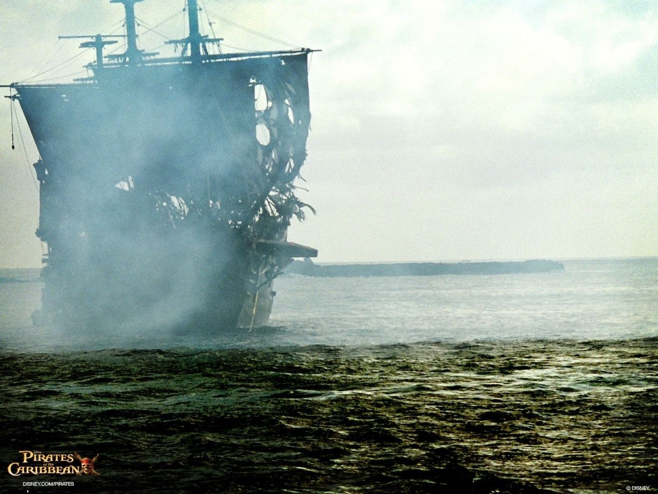 Корабль черная Жемчужина пираты Карибского моря в тумане